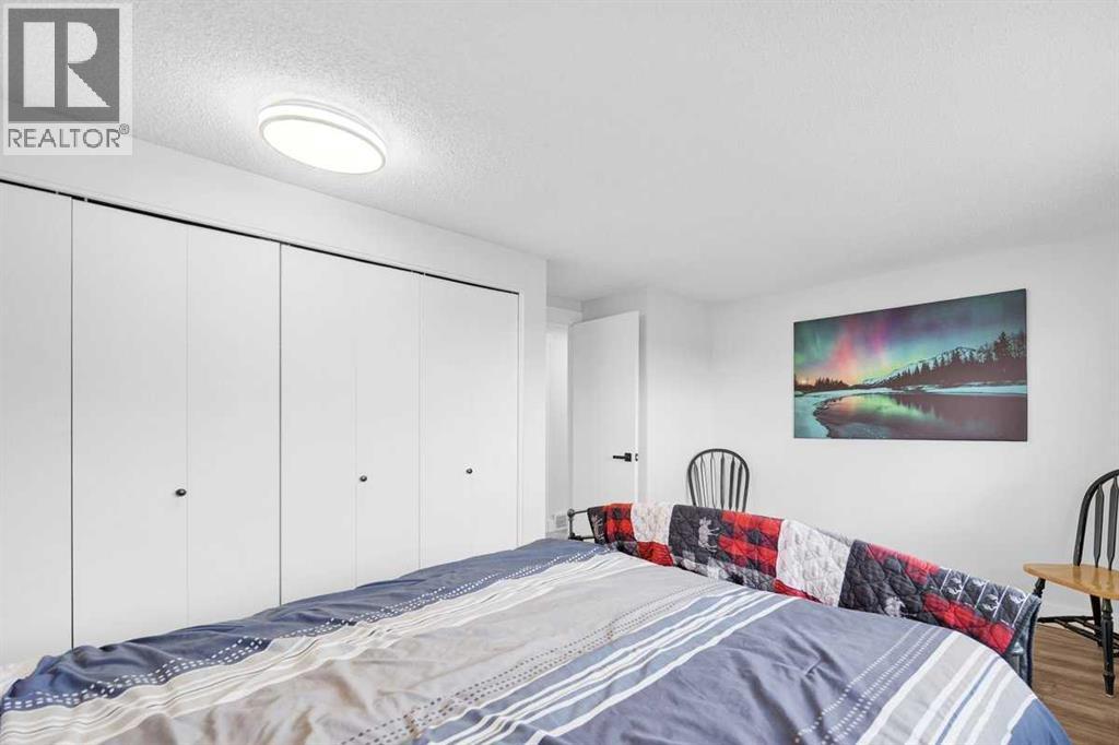 22 Sandstone Crescent SE - 16