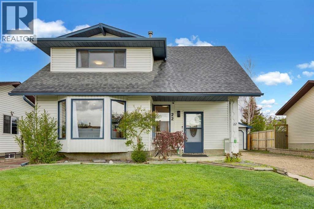 22 Sandstone Crescent SE - 1