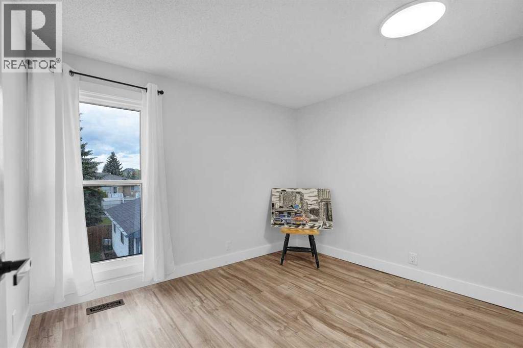 22 Sandstone Crescent SE - 18