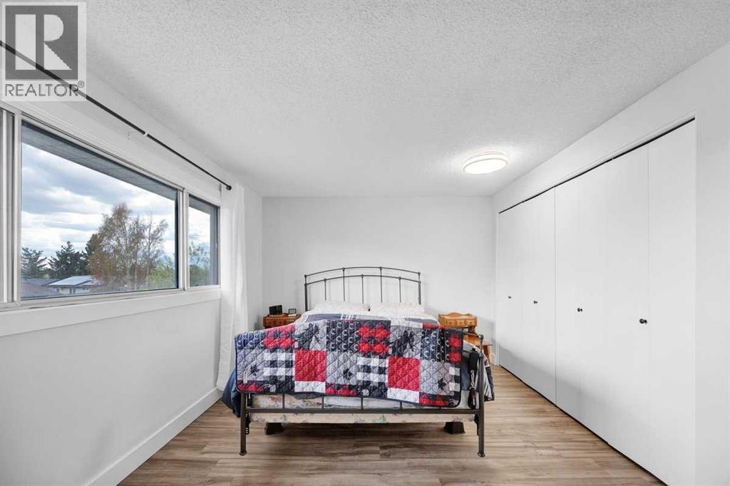 22 Sandstone Crescent SE - 17