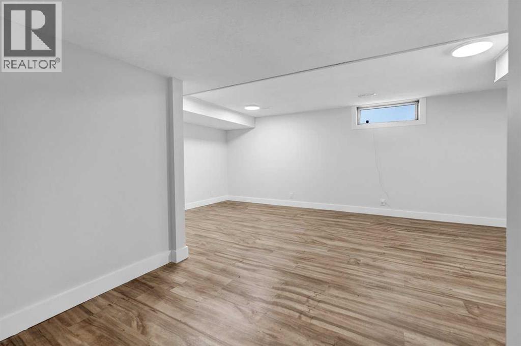 22 Sandstone Crescent SE - 22