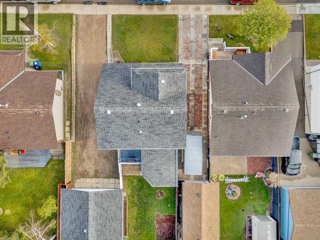 22 Sandstone Crescent SE - 31