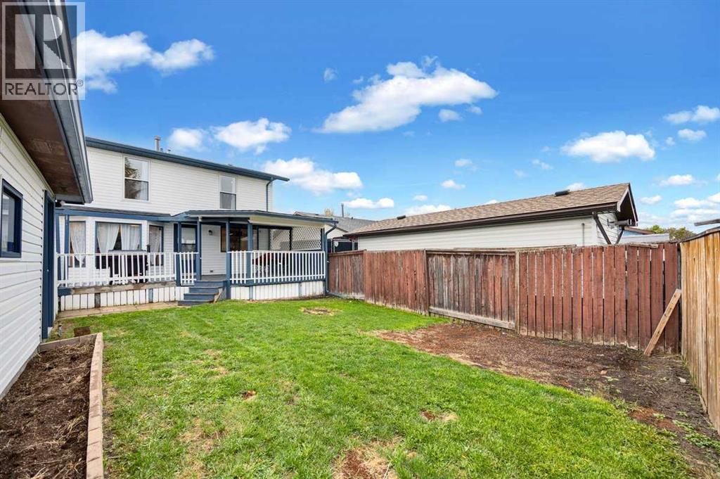 22 Sandstone Crescent SE - 25