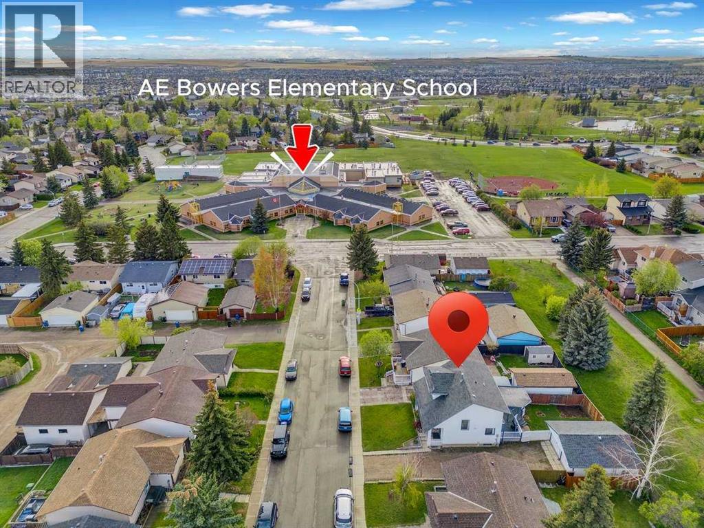 22 Sandstone Crescent SE - 35