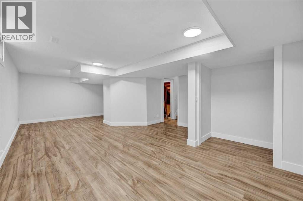 22 Sandstone Crescent SE - 23