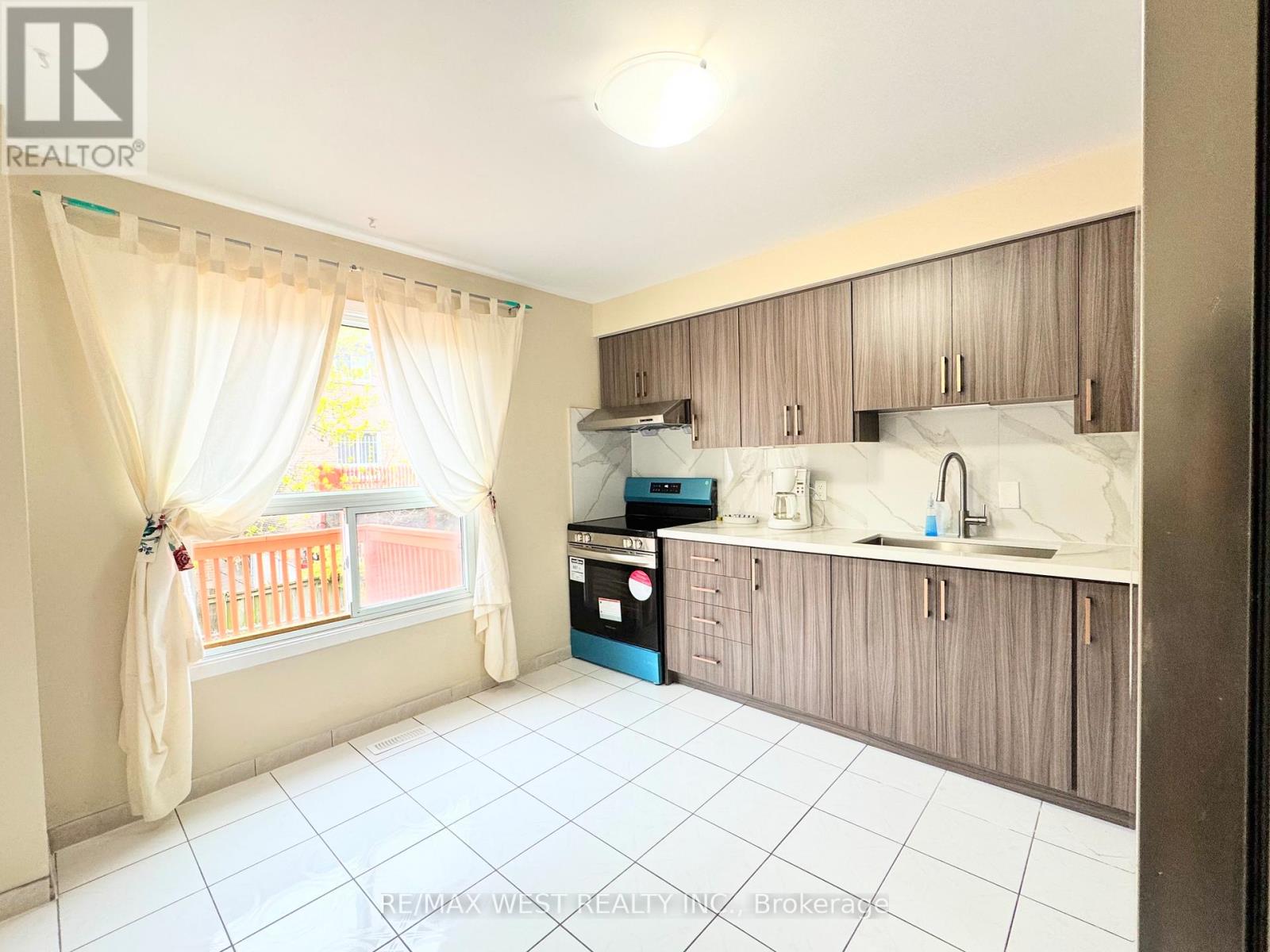 26 BROWNRIDGE CRESCENT - 12