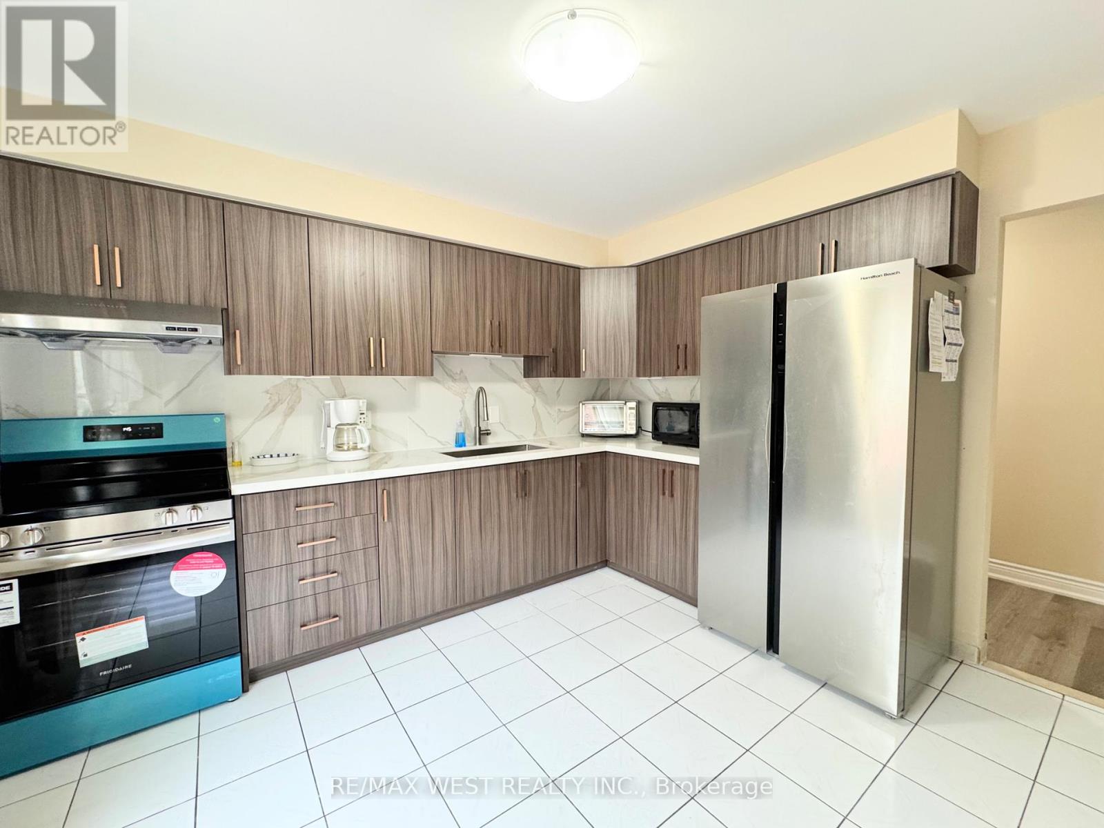 26 BROWNRIDGE CRESCENT - 13