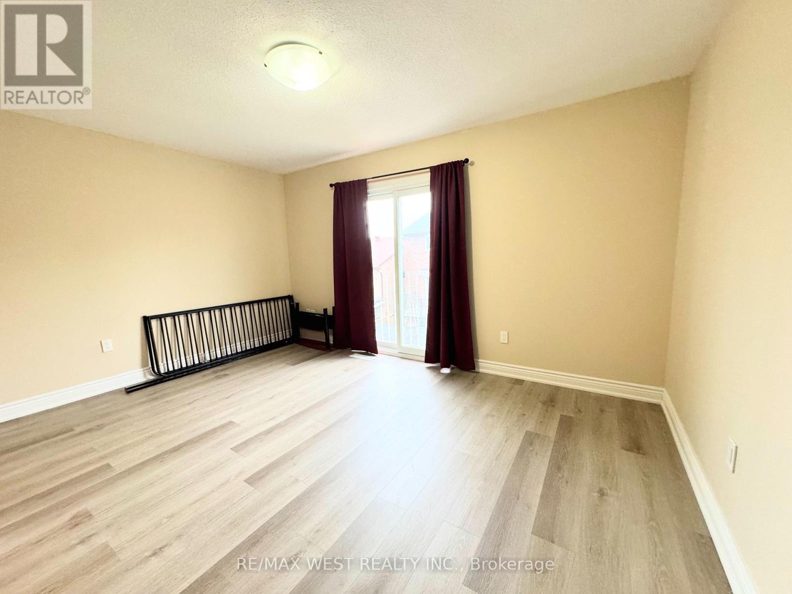 26 BROWNRIDGE CRESCENT - 16