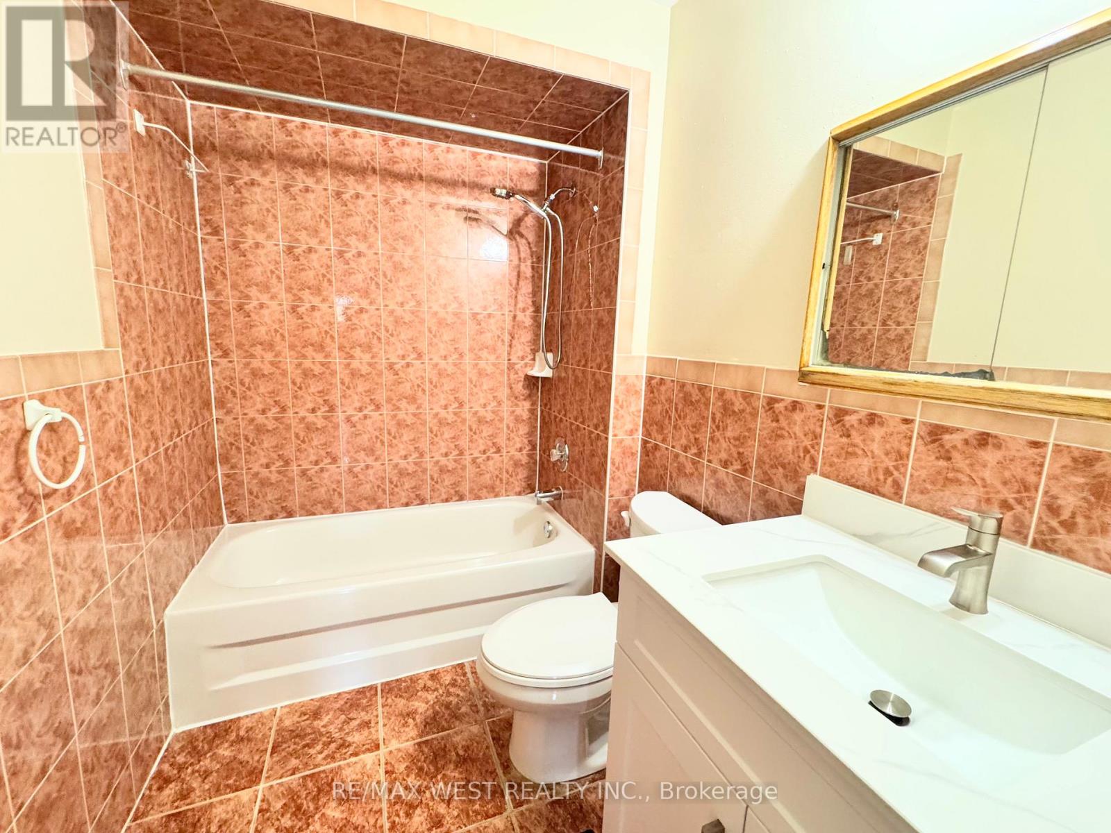 26 BROWNRIDGE CRESCENT - 22