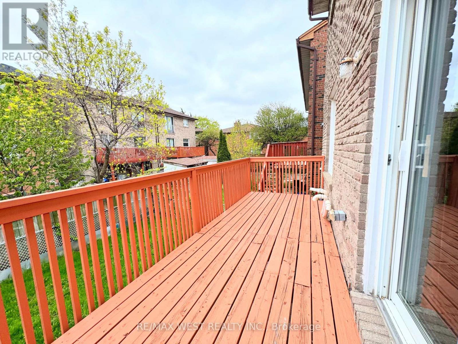 26 BROWNRIDGE CRESCENT - 32