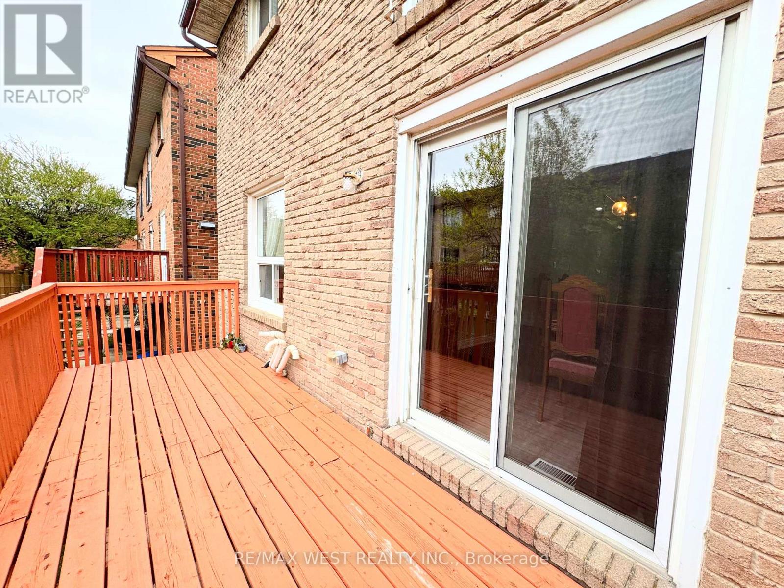 26 BROWNRIDGE CRESCENT - 33