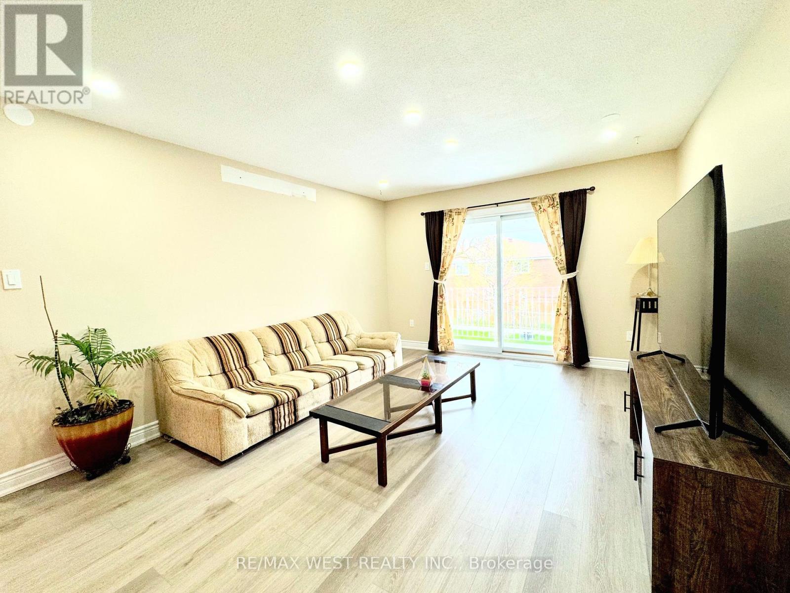 26 BROWNRIDGE CRESCENT - 6