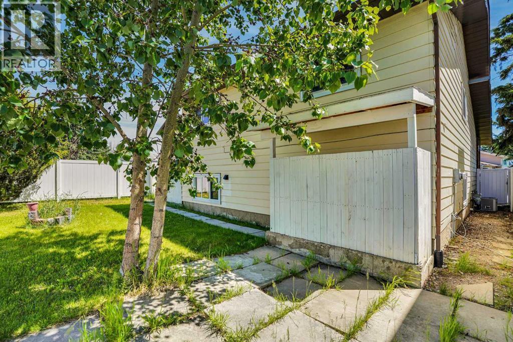 60 Whitaker Close NE - 39
