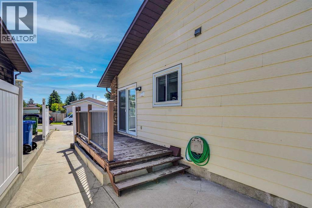 60 Whitaker Close NE - 35