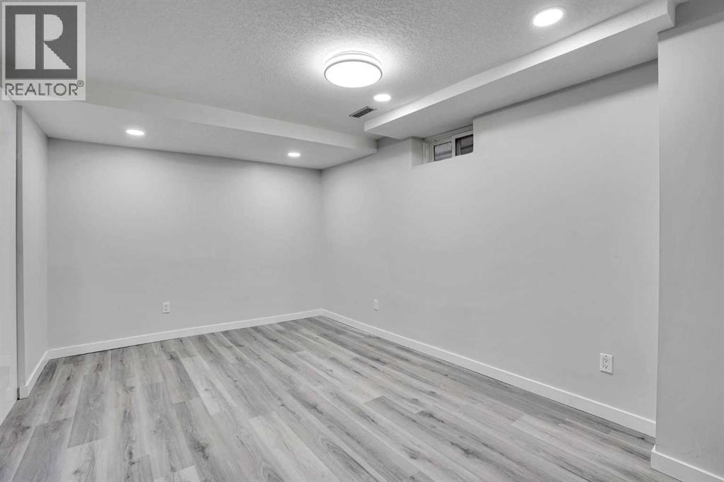 60 Whitaker Close NE - 27