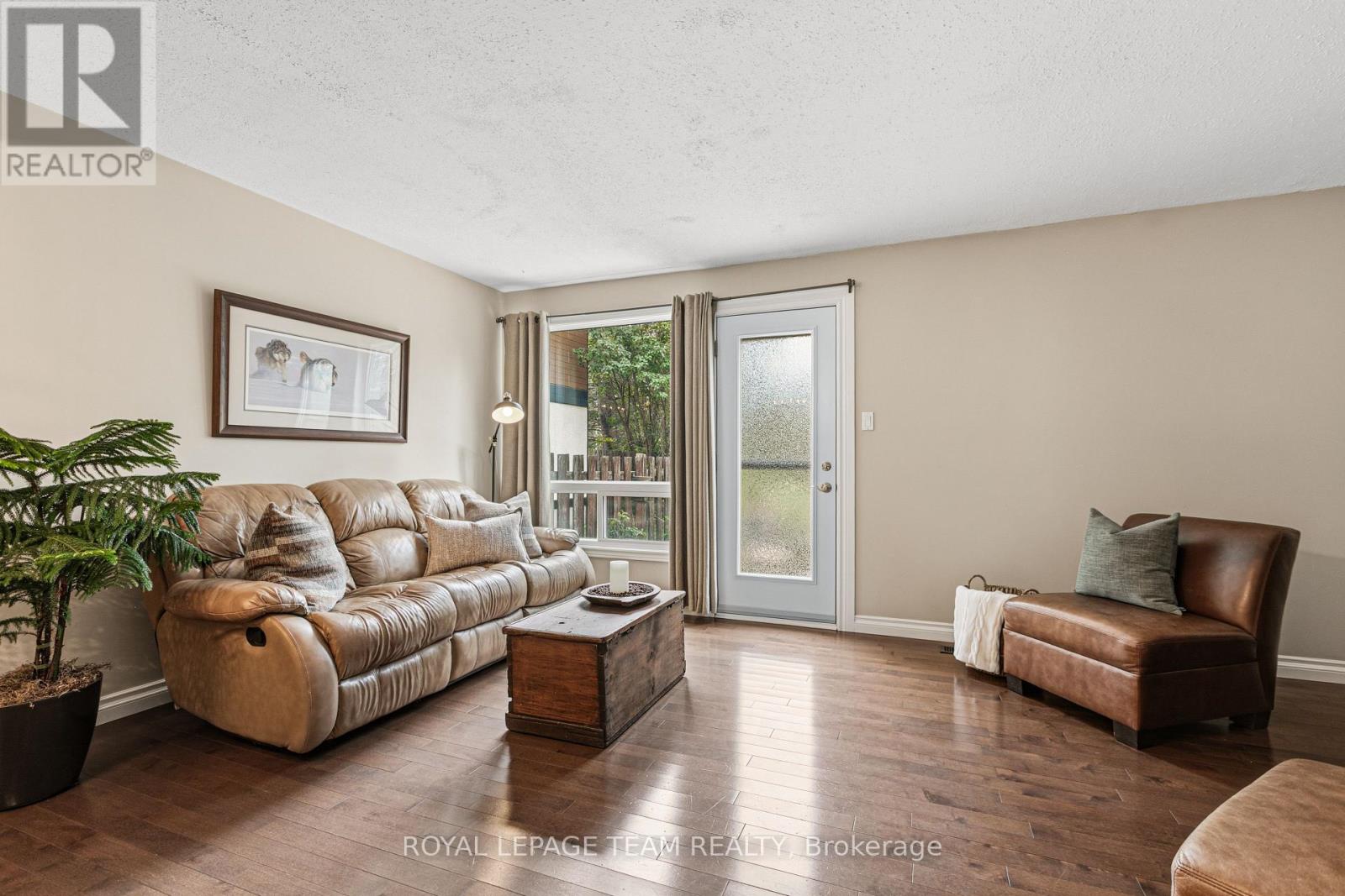 #68 82 MCCLINTOCK WAY - 11