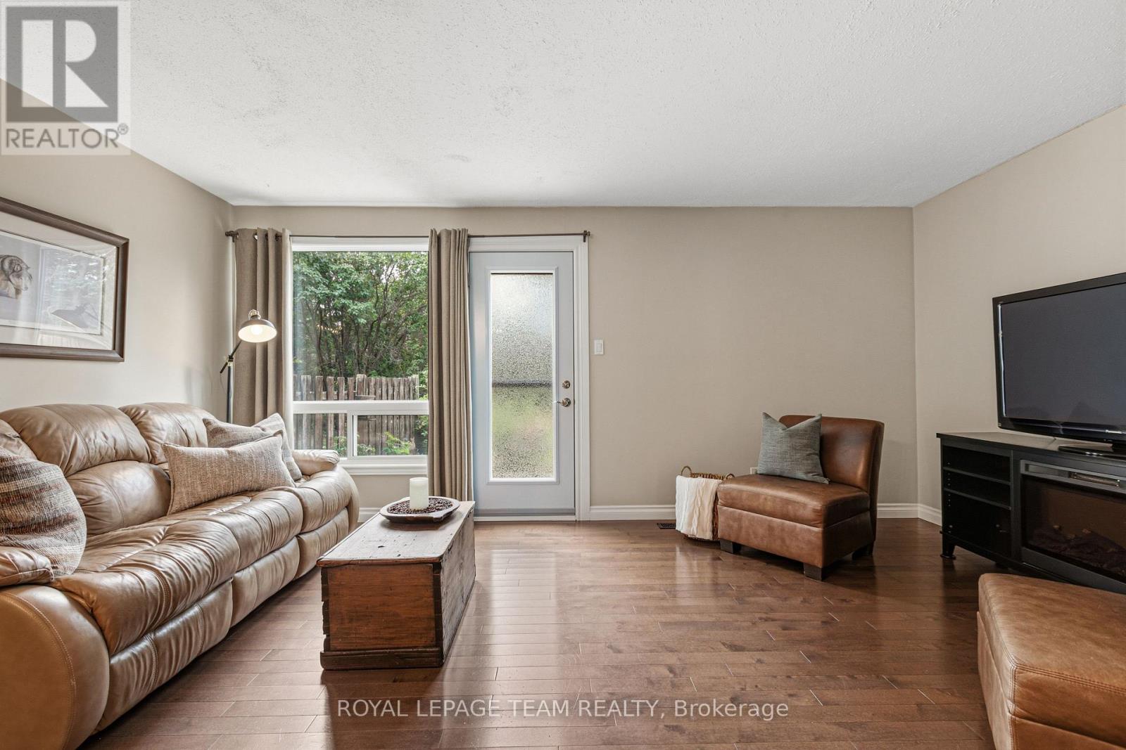 #68 82 MCCLINTOCK WAY - 12