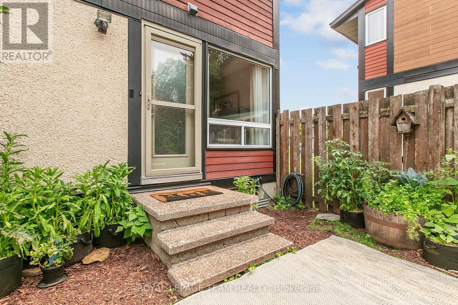 #68 82 MCCLINTOCK WAY - 14