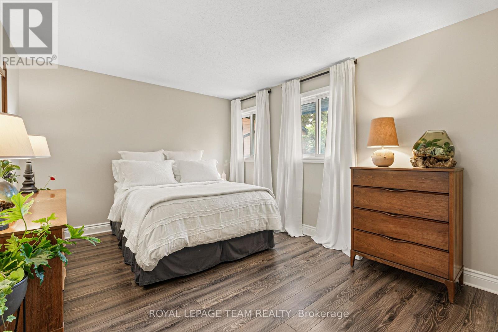 #68 82 MCCLINTOCK WAY - 18