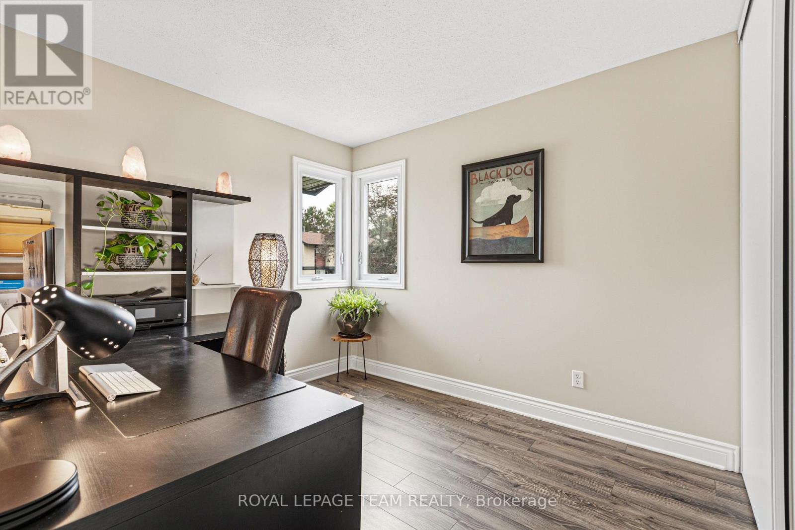 #68 82 MCCLINTOCK WAY - 22