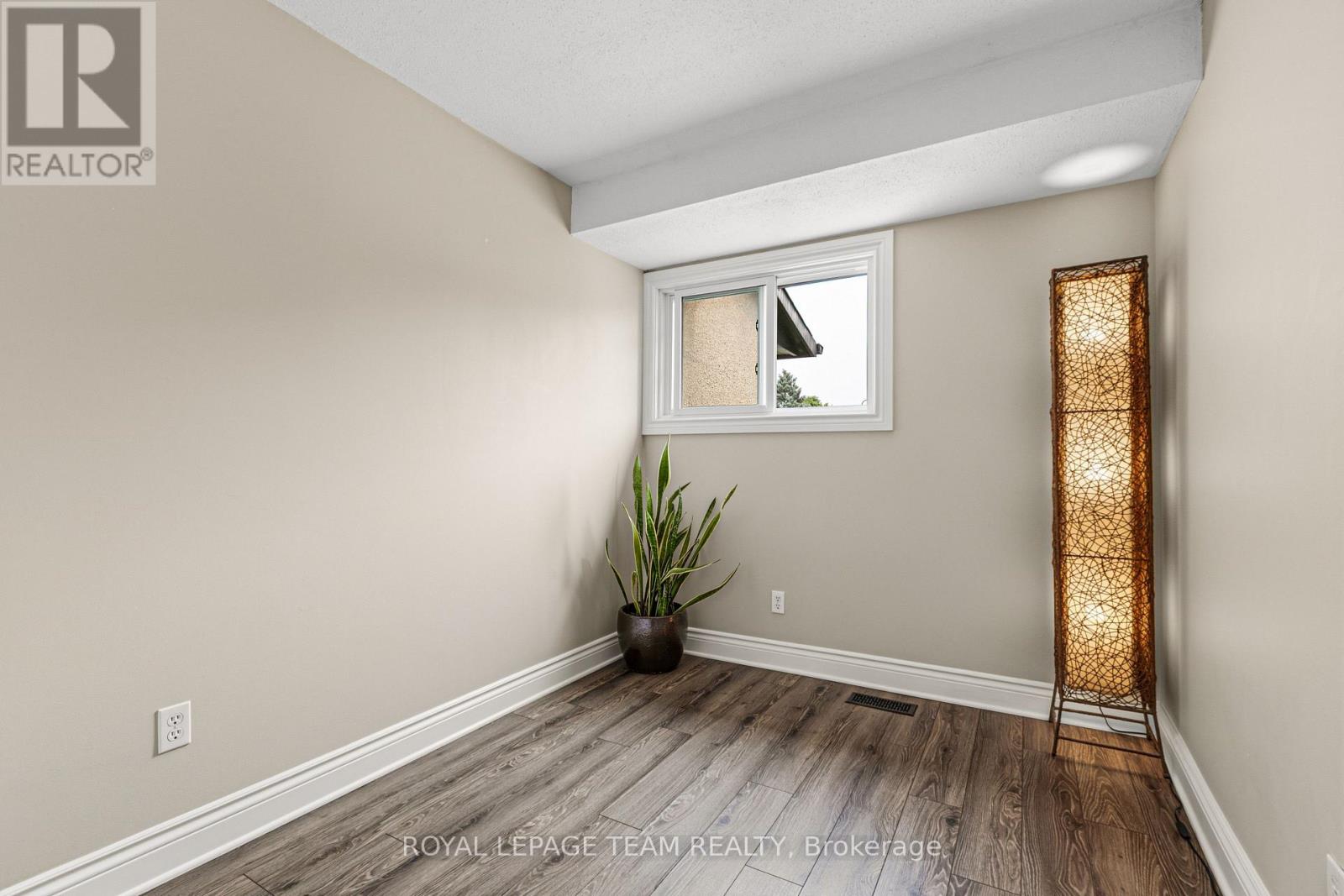 #68 82 MCCLINTOCK WAY - 24