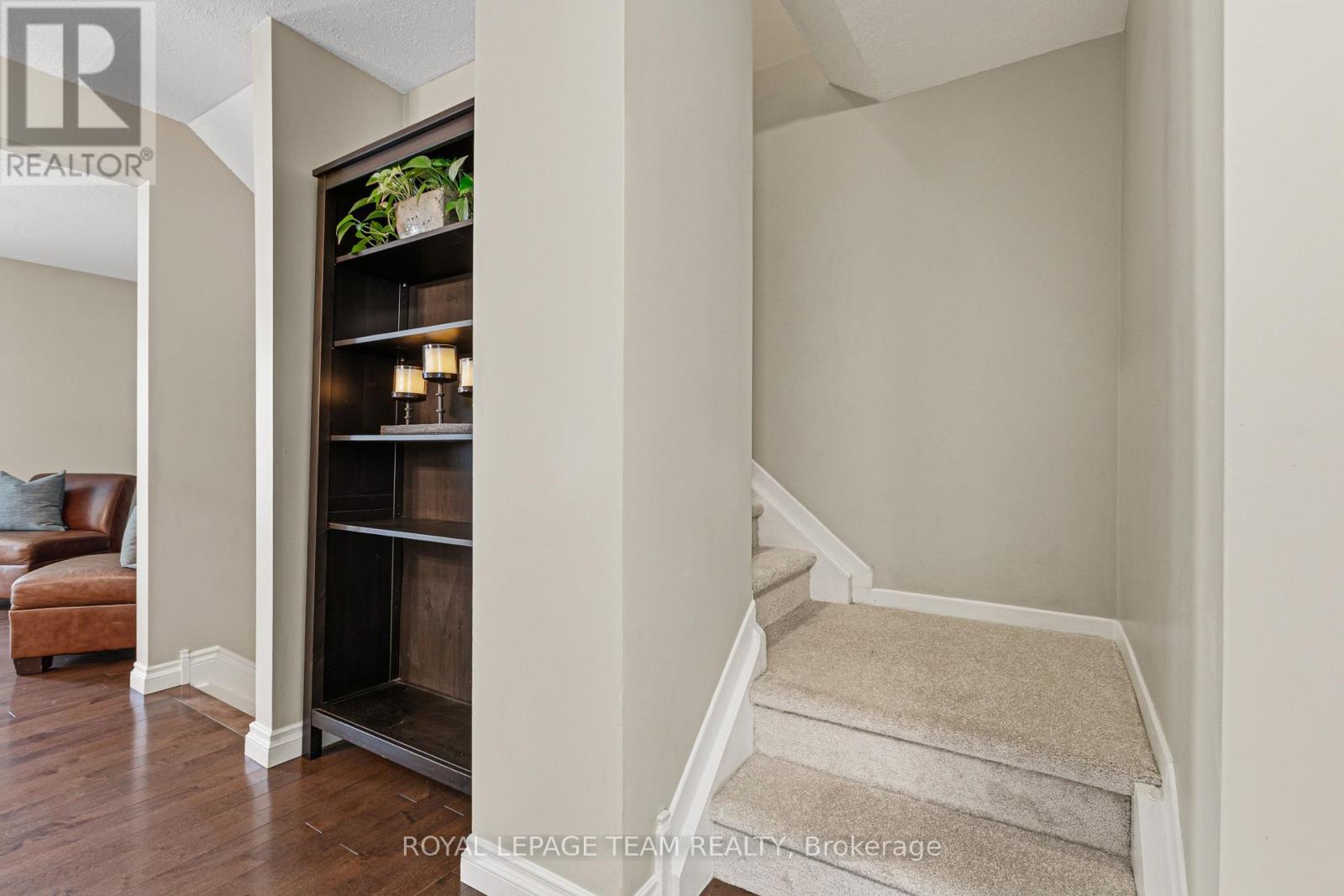 #68 82 MCCLINTOCK WAY - 26