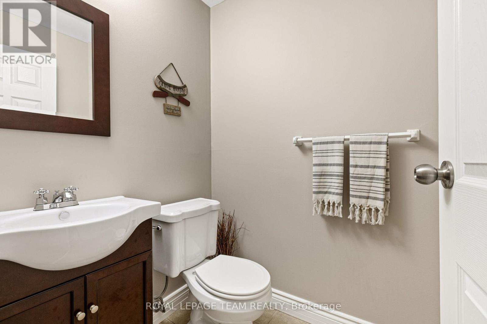 #68 82 MCCLINTOCK WAY - 31