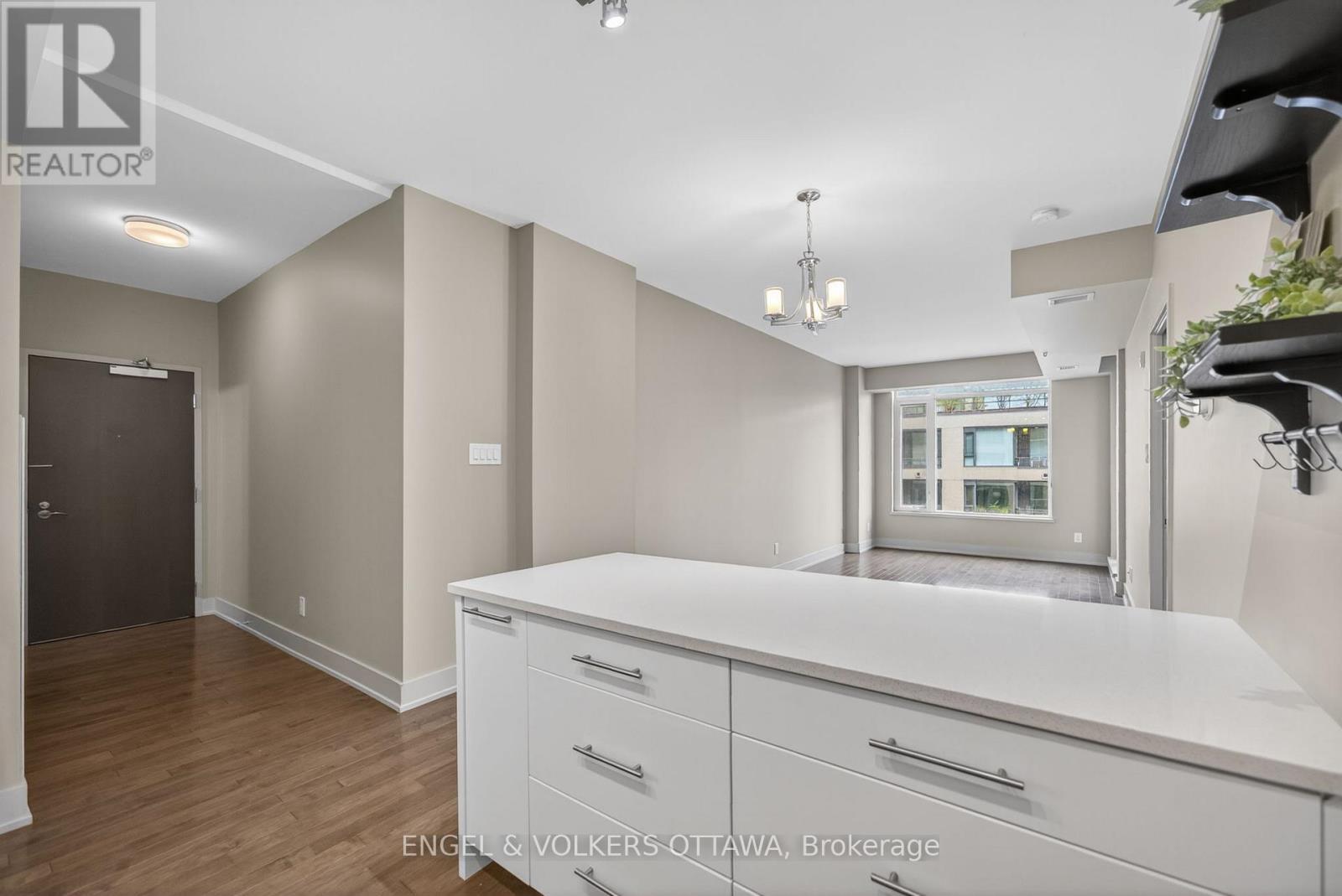 #507 108 RICHMOND ROAD - 10