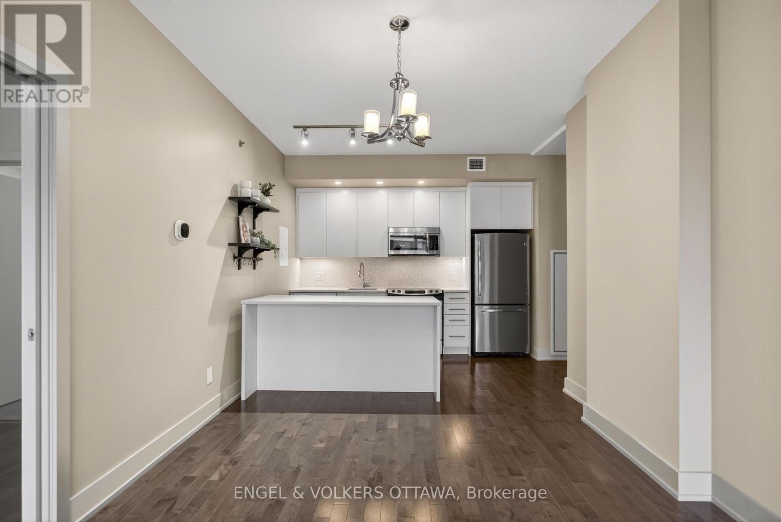 #507 108 RICHMOND ROAD - 11