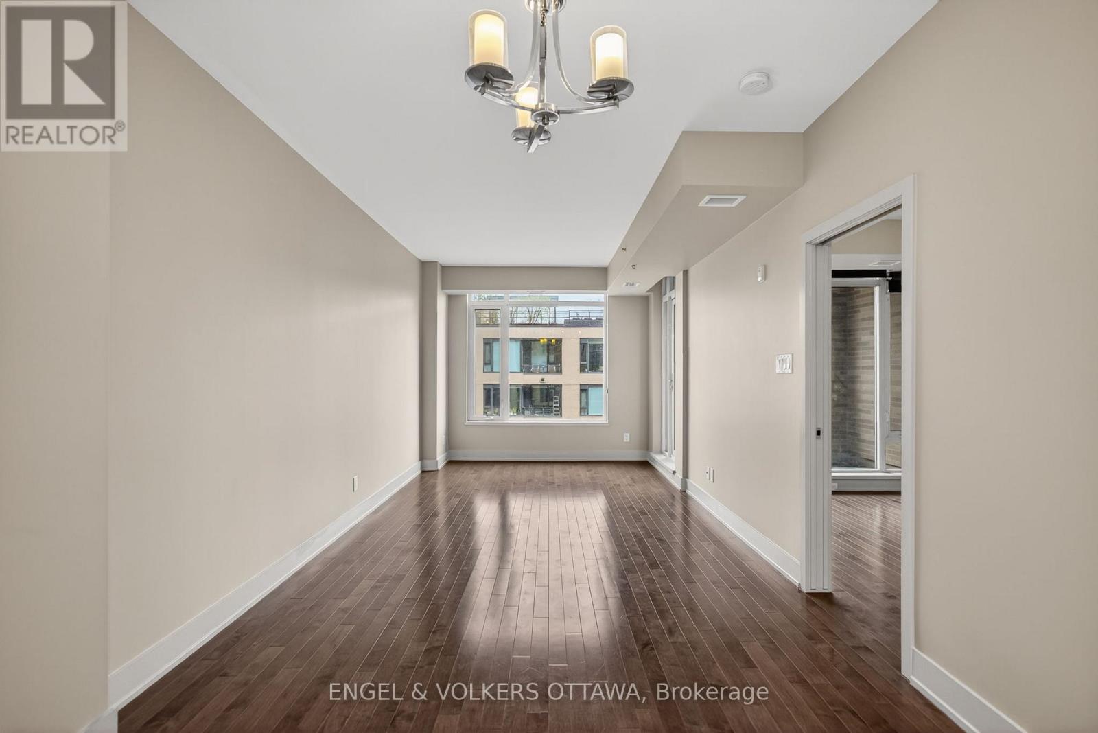 #507 108 RICHMOND ROAD - 12
