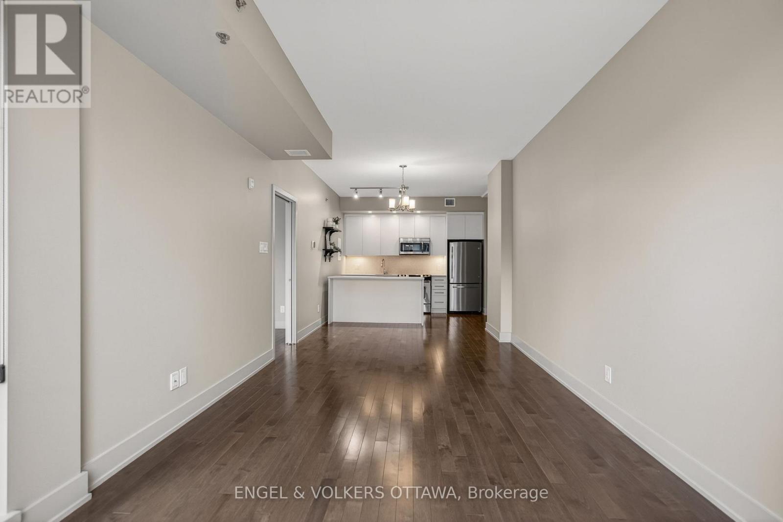 #507 108 RICHMOND ROAD - 13