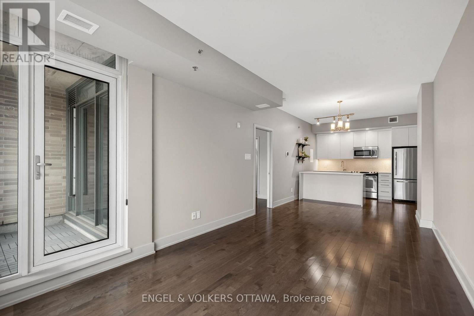 #507 108 RICHMOND ROAD - 14
