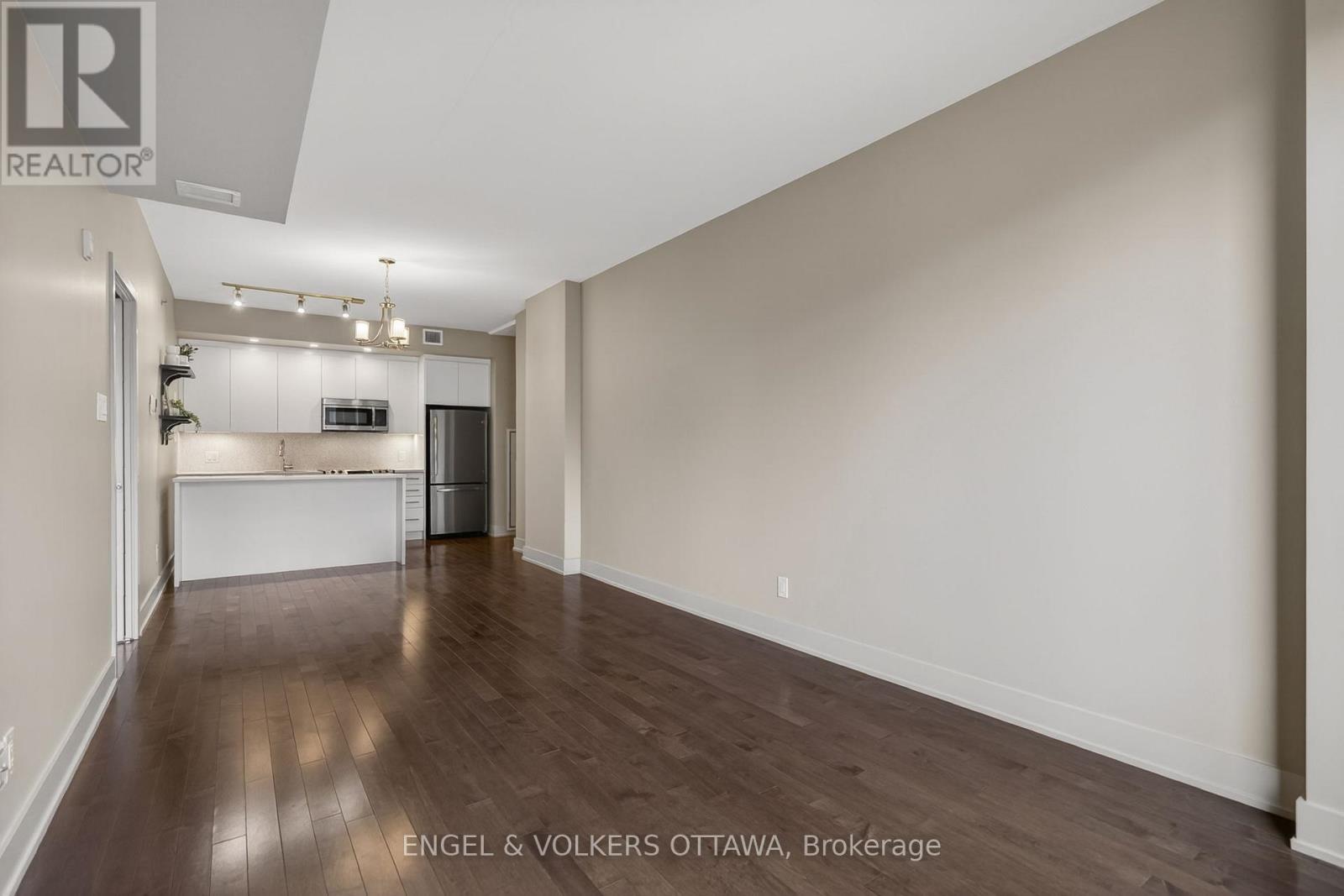 #507 108 RICHMOND ROAD - 17