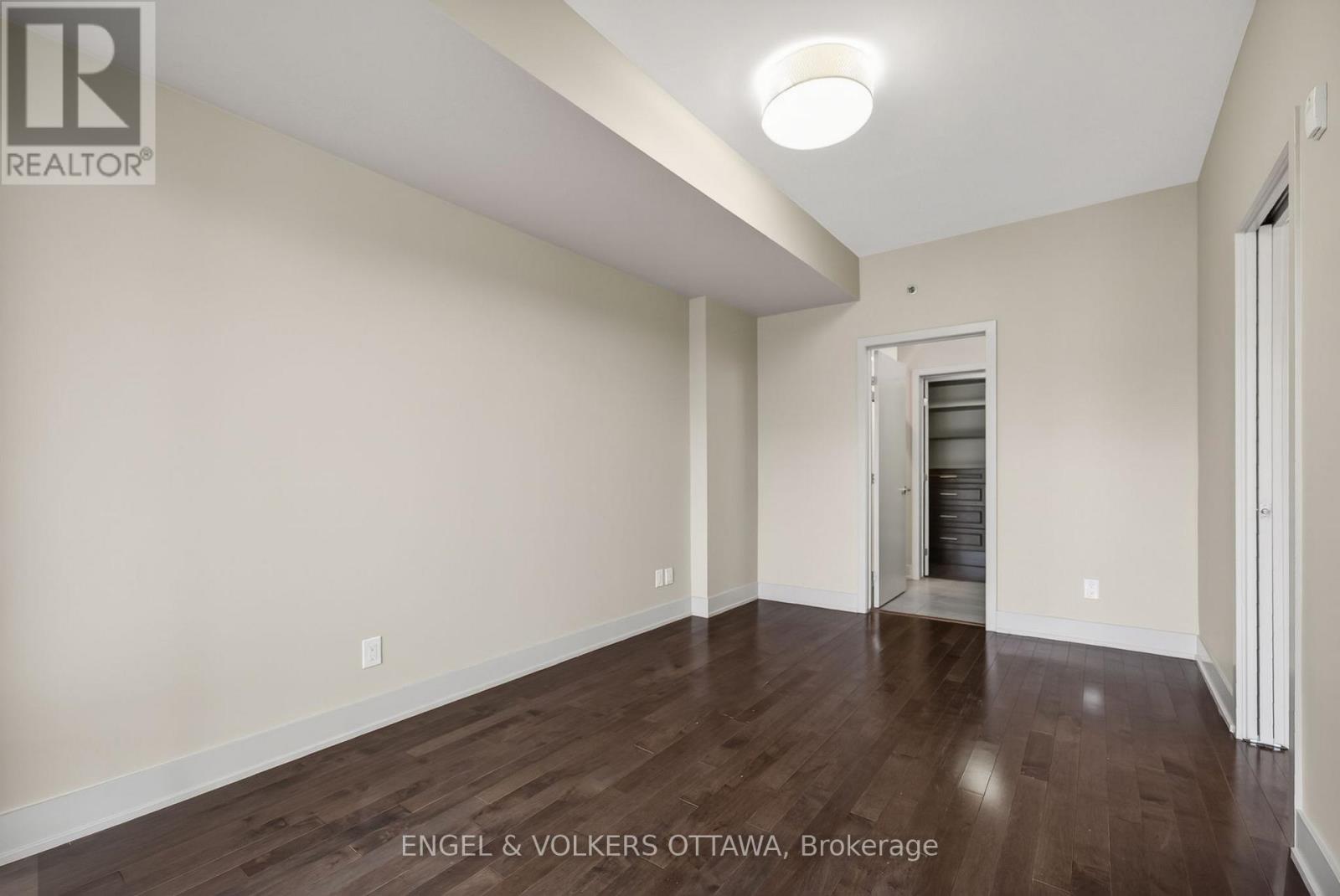 #507 108 RICHMOND ROAD - 21