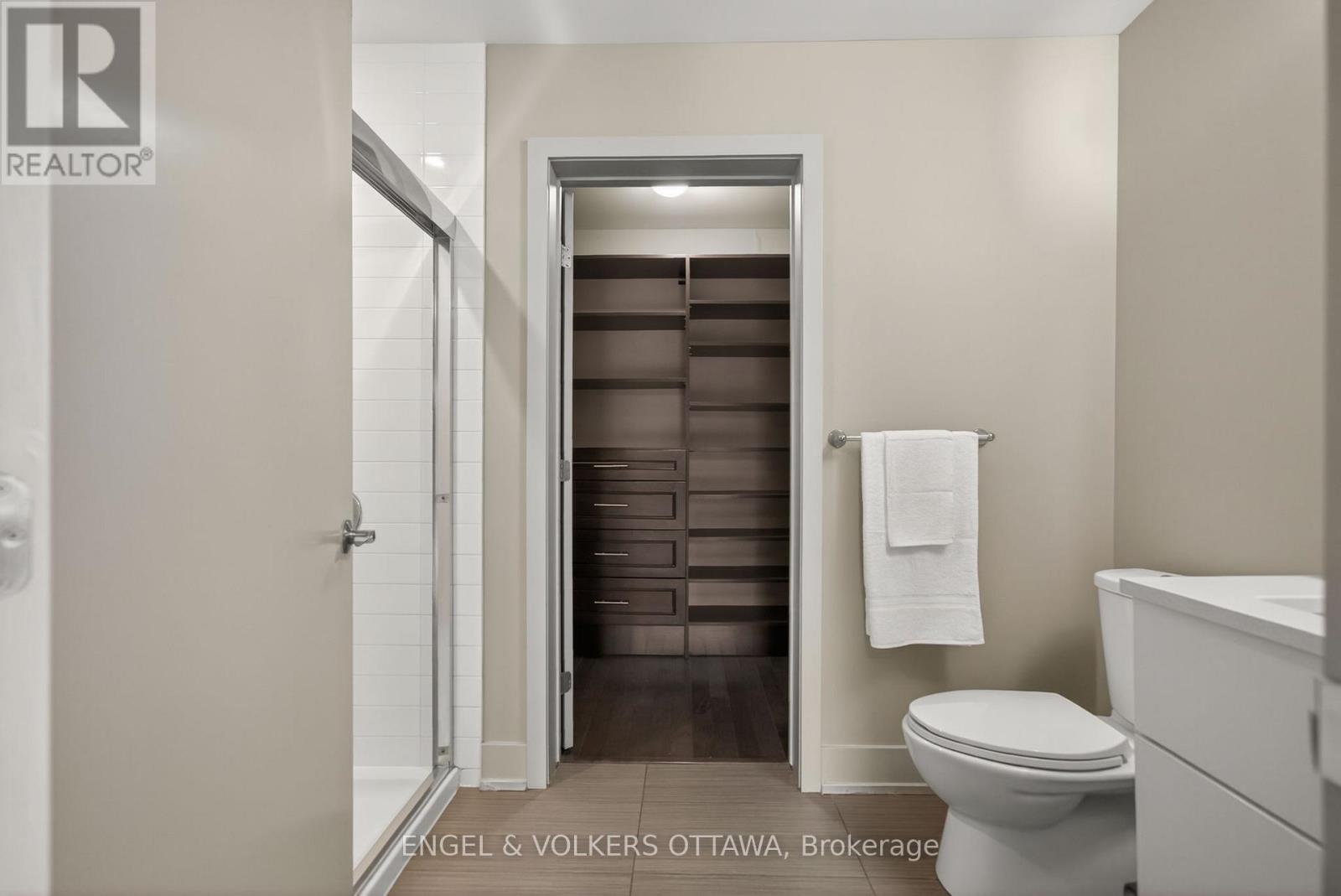 #507 108 RICHMOND ROAD - 22