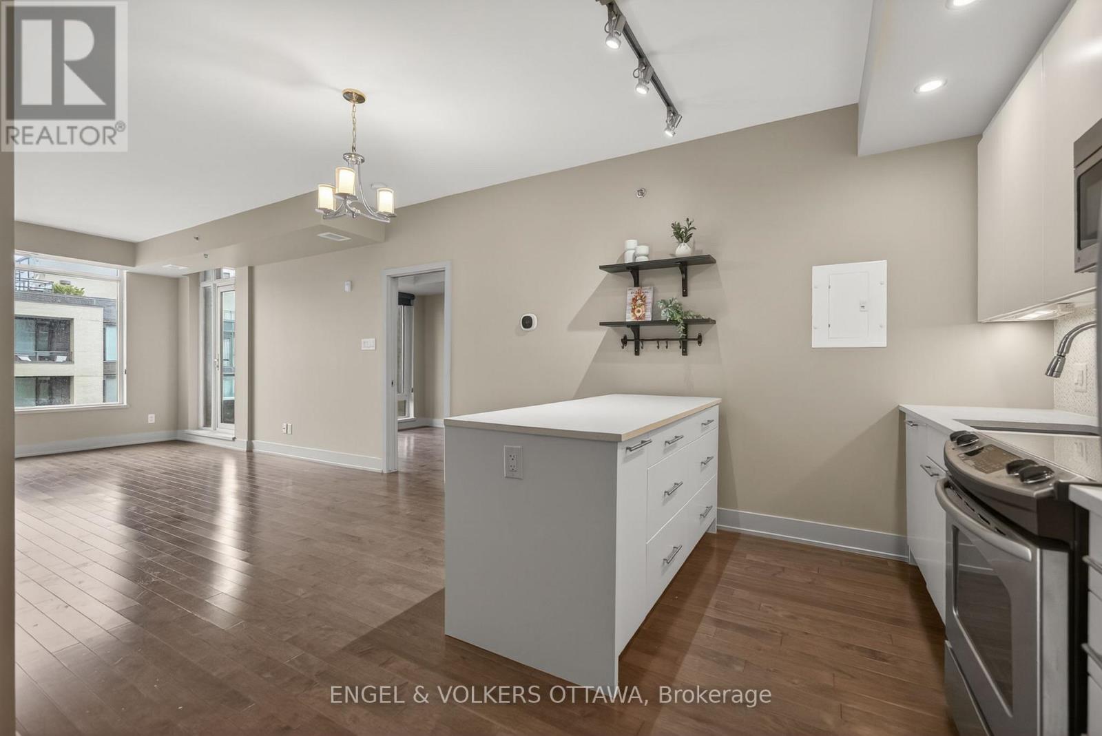 #507 108 RICHMOND ROAD - 9