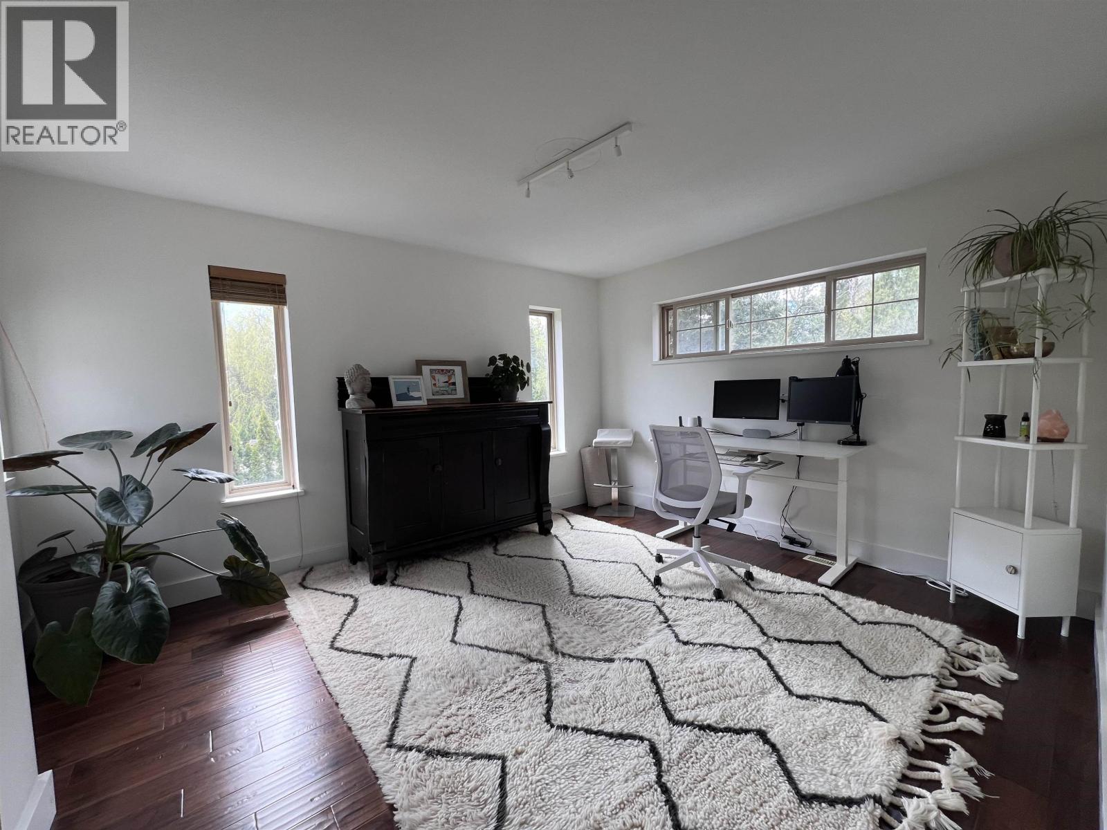 38940 LOGGERS LANE, Squamish