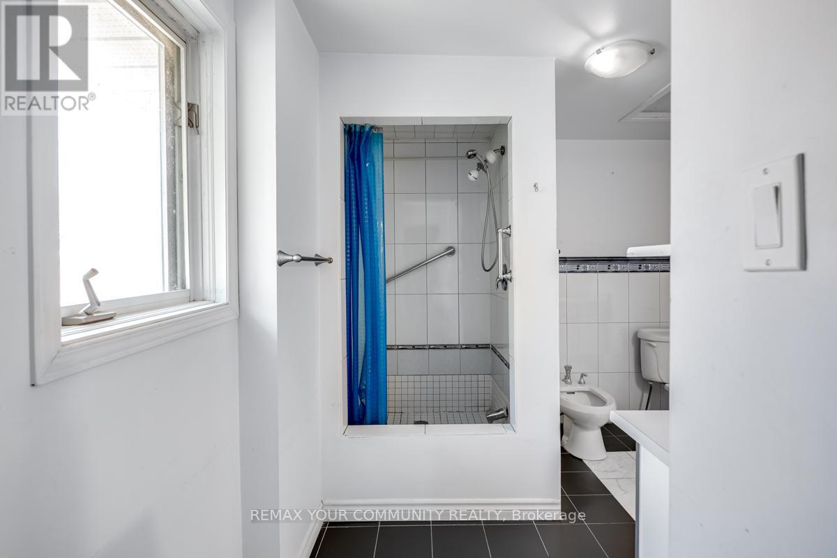39 CADILLAC AVENUE - 26