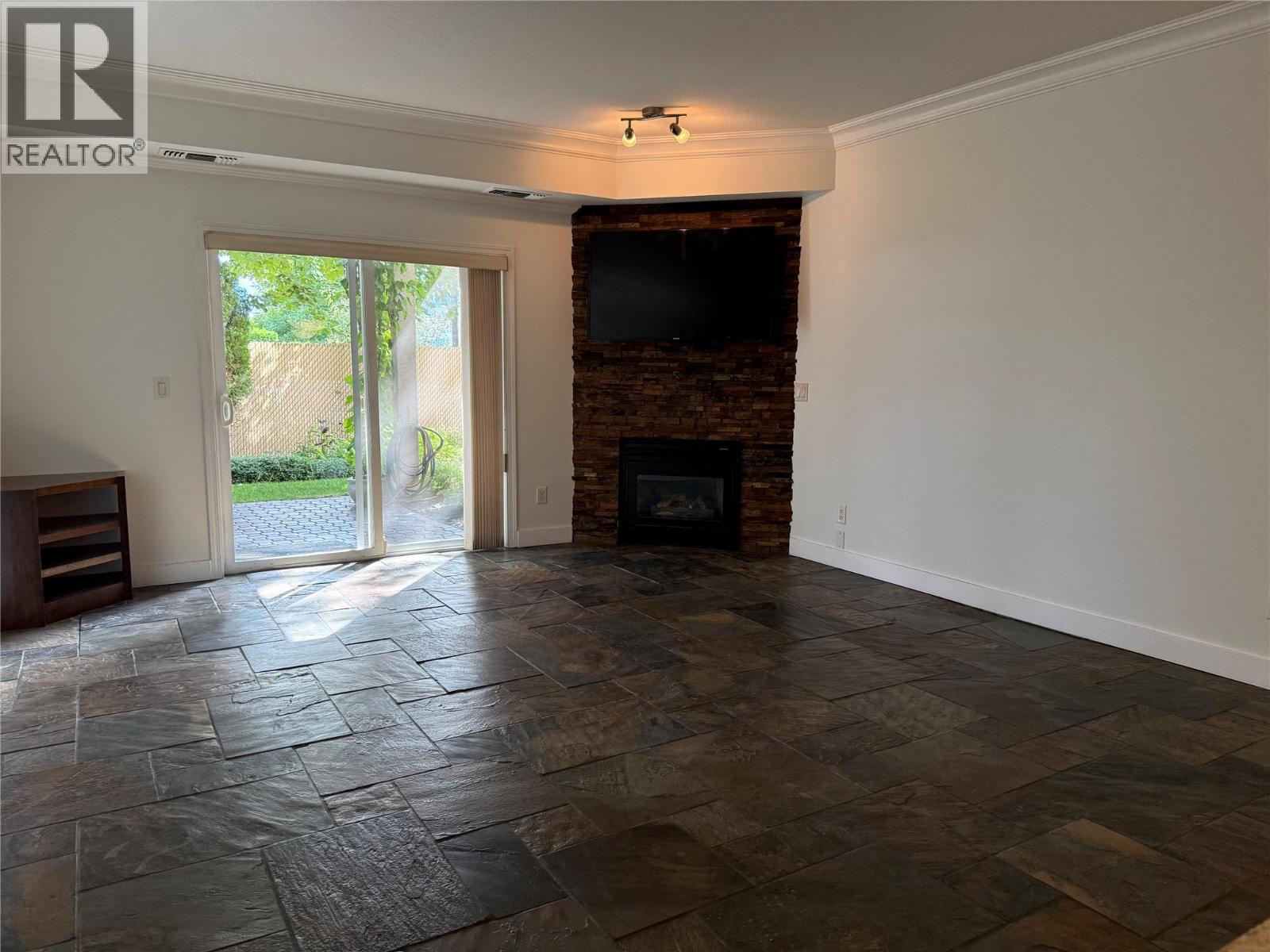#103 2300 Benvoulin Road - 12