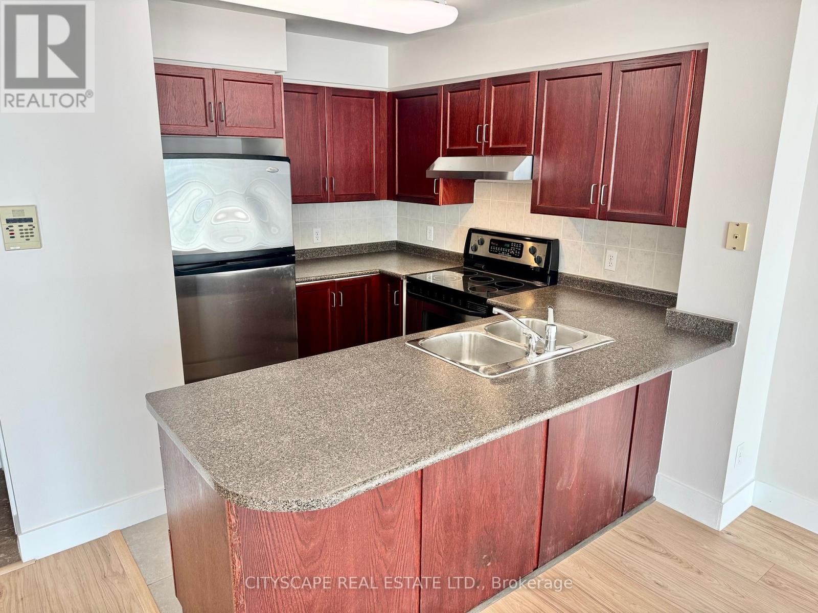 ##1606 156 ENFIELD PLACE - 2