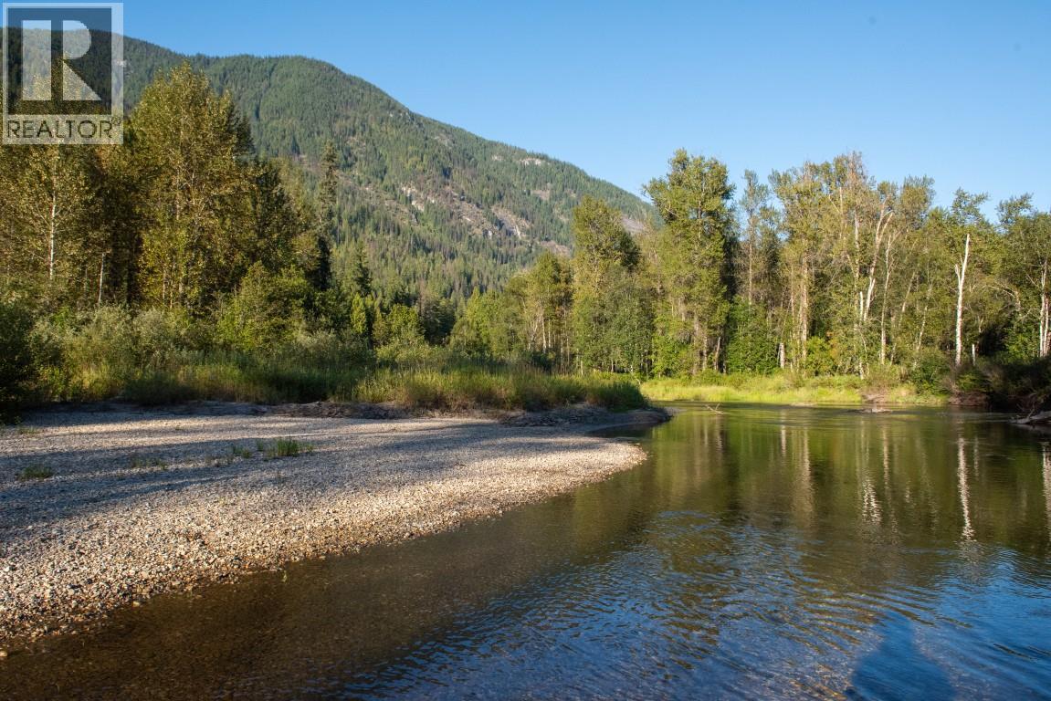 5704 Trans Canada Highway - 36
