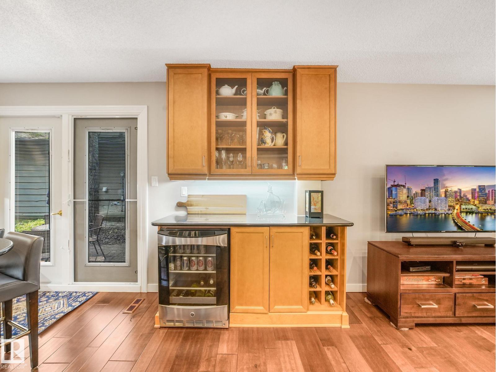 10 Whiteoak PL - 12