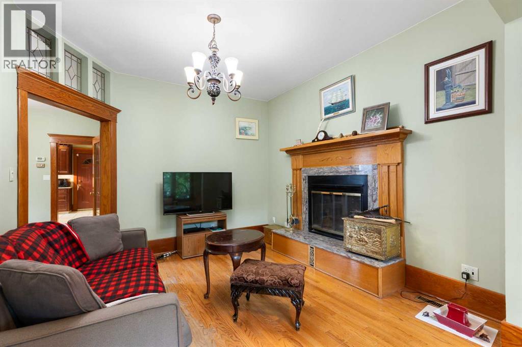 508 10 Avenue NE - 2