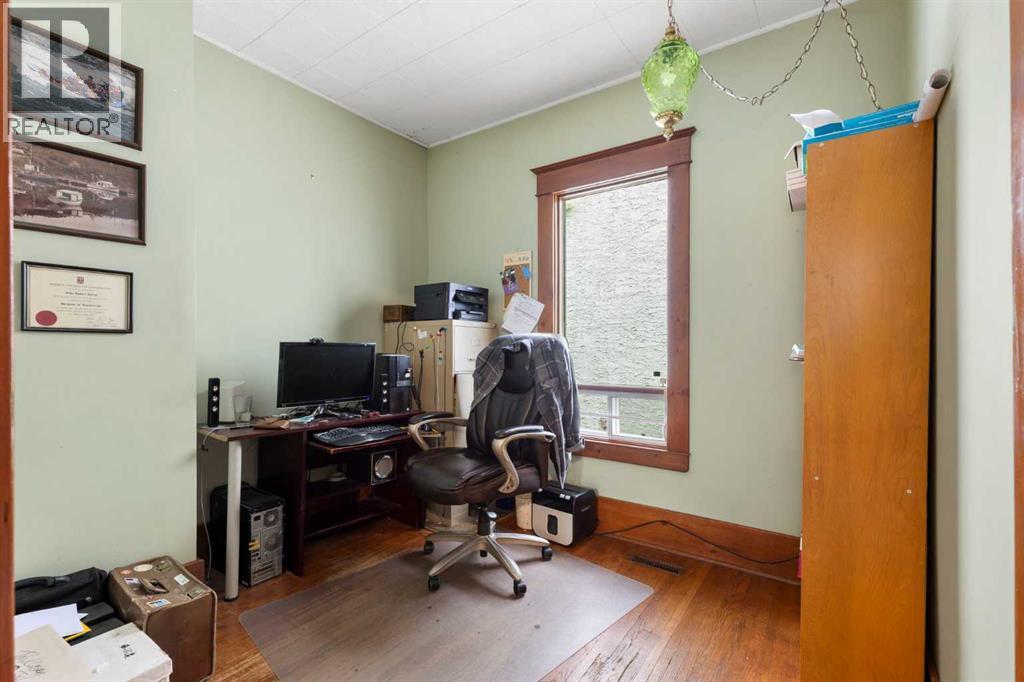 508 10 Avenue NE - 9