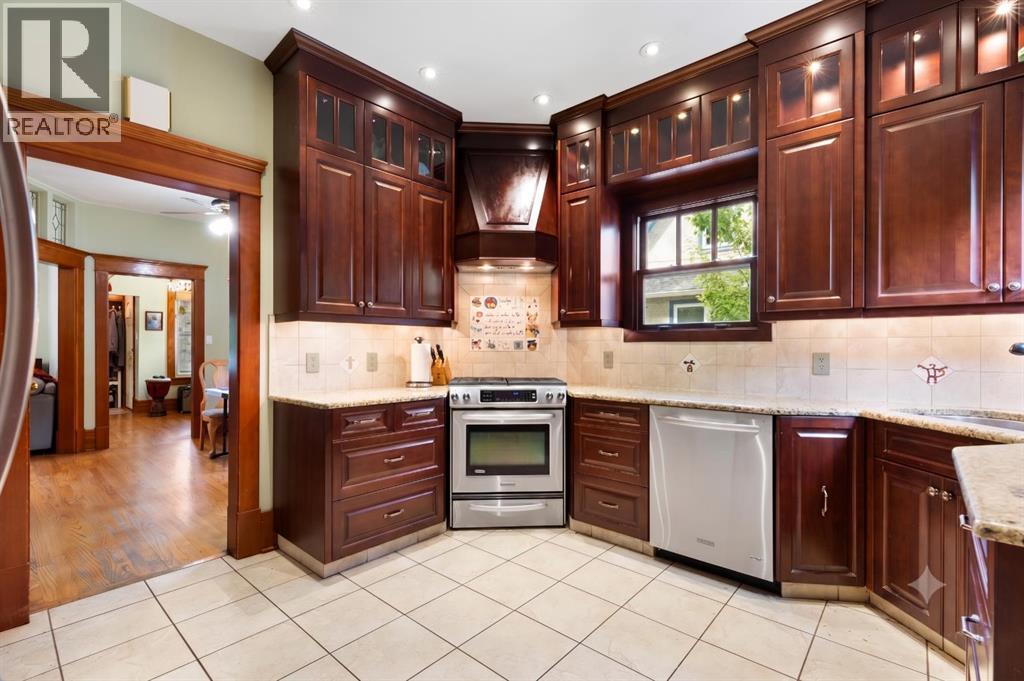 508 10 Avenue NE - 10