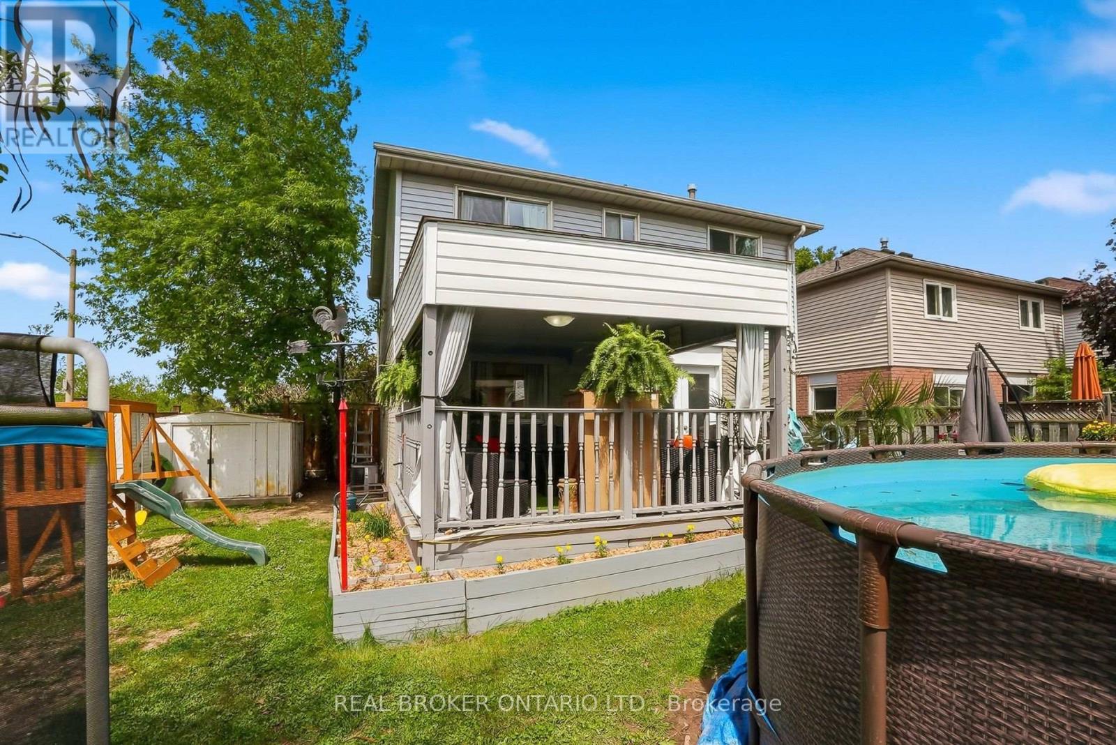 3260 WOODCROFT CRESCENT - 32