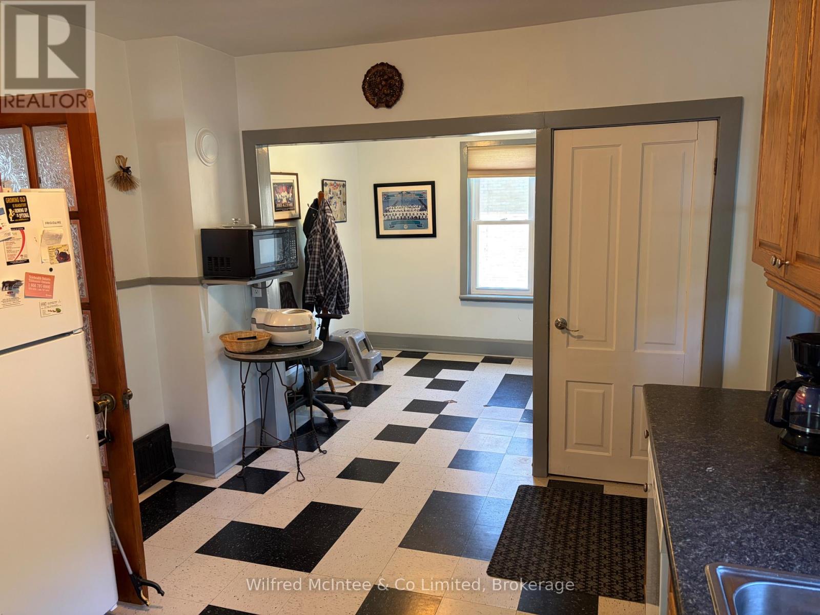 393 7TH AVENUE - 21