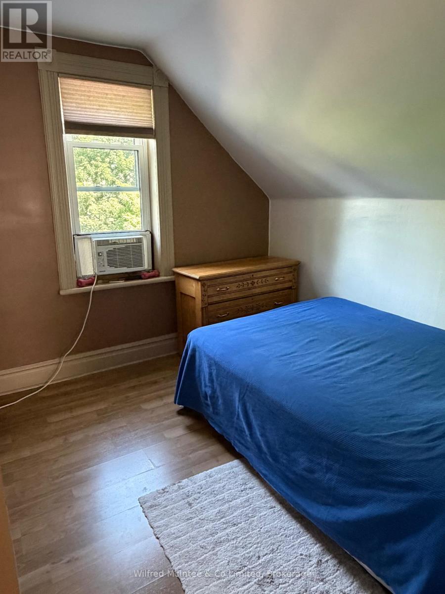 393 7TH AVENUE - 23