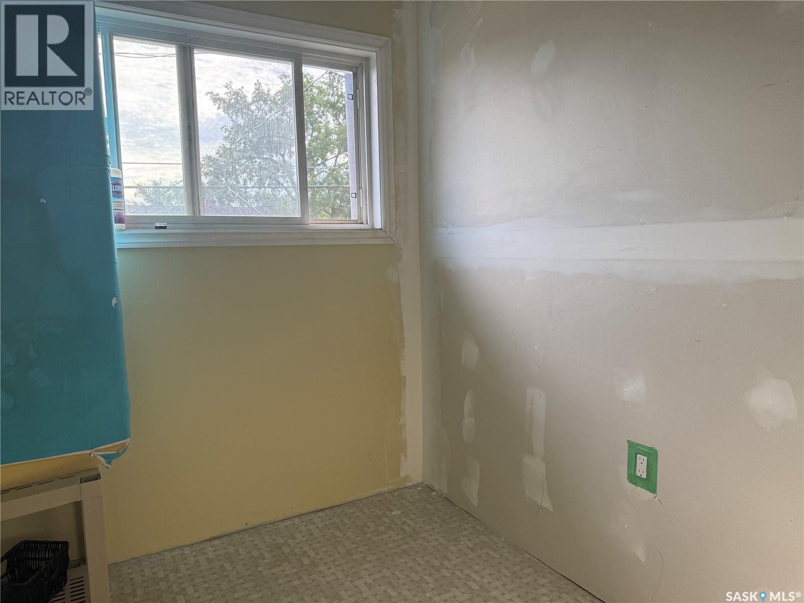 25 Home STREET W - Image 34