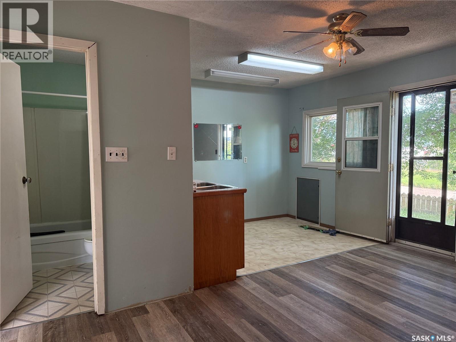 25 Home STREET W - Image 4